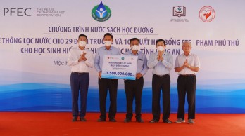 Nguyên Chủ tịch nước - Trương Tấn Sang vận động tặng hệ thống lọc nước cho 29 điểm trường tại huyện Mộc Hóa