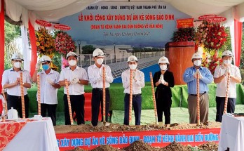 Tan An City starts constructing Bao Dinh river embankment project