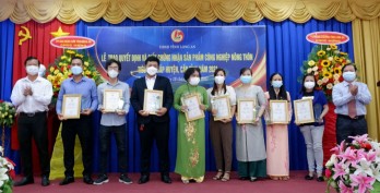 Long An: 15 certificates awarded to province- level typical rural industrial products