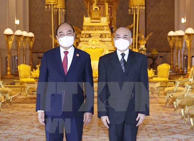 President Nguyen Xuan Phuc and King Norodom Sihamoni (Photo: VNA) 