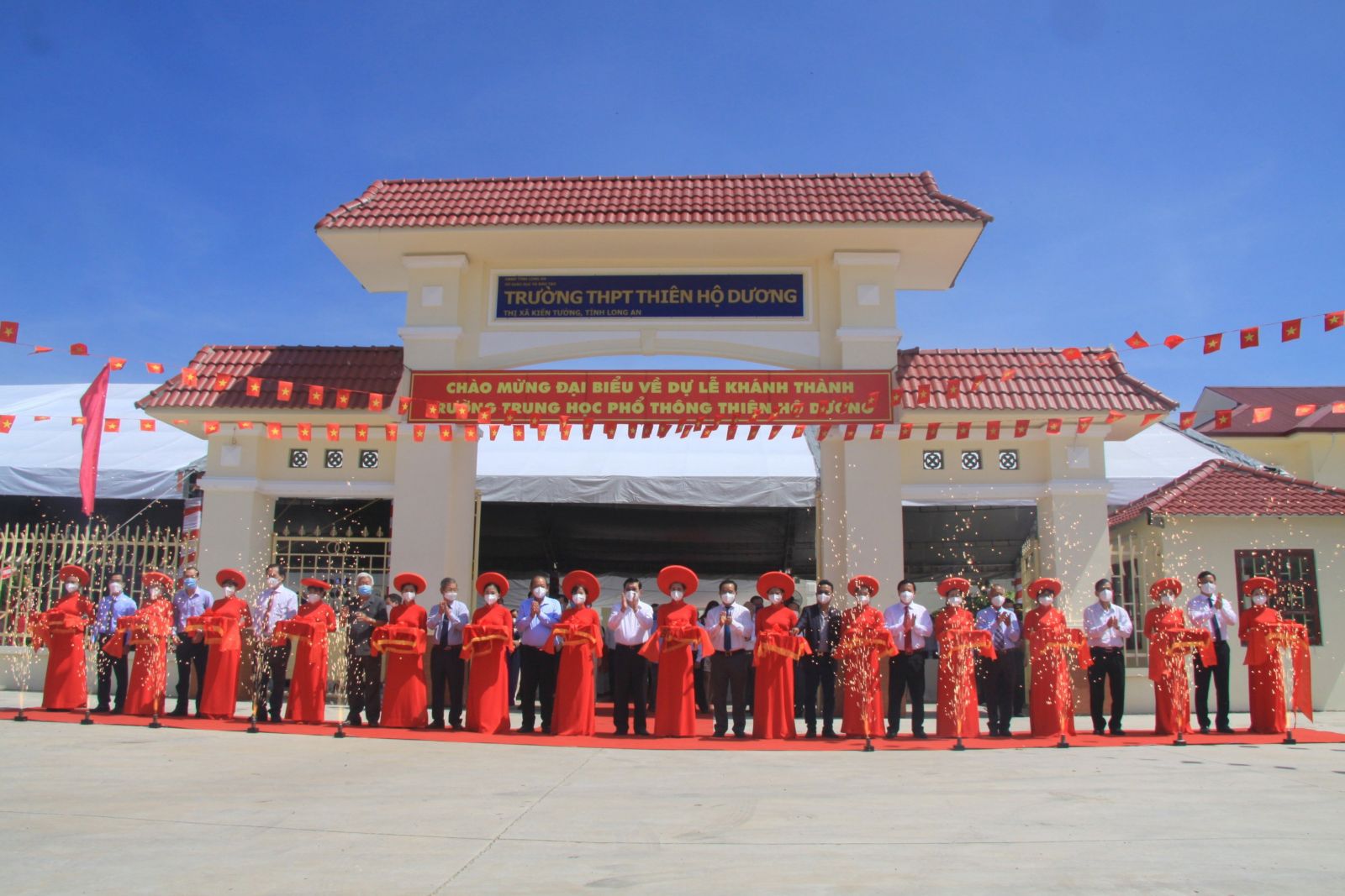 Ribbon is cut to inaugurate the Thien Ho Duong High School