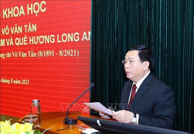 Politburo member, Director of Ho Chi Minh National Academy of Politics, Chairman of the Central Theoretical Council - Nguyen Xuan Thang speaks at the opening ceremony and conference title (Photo: VNA)