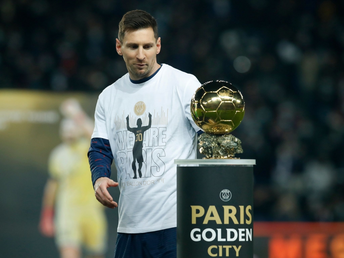 Lionel Messi giành danh hiệu Quả bóng Vàng 2021 còn Cristiano Ronaldo chỉ về thứ 6 trong cuộc bình chọn. (Ảnh: Getty)