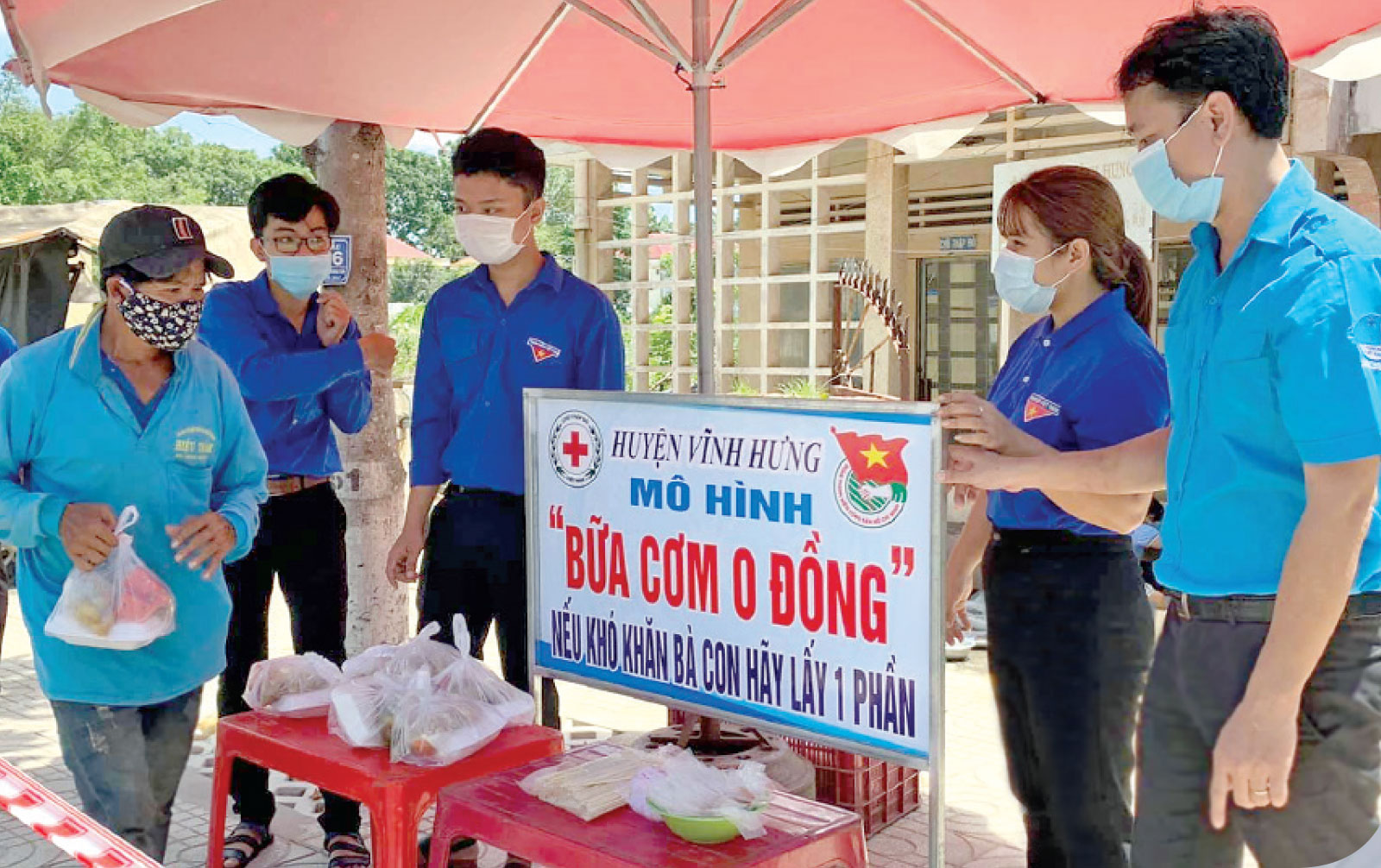 Huyện quan tâm, chăm lo cho hộ nghèo trong đại dịch