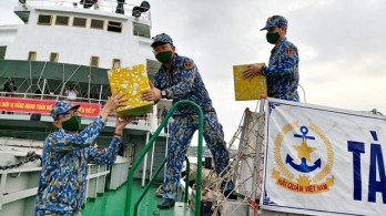 Delegations sent to offer Tet greetings to soldiers at DK1 platforms