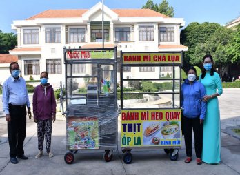 Đức Hòa: Trao tặng vốn và phương tiện sinh kế cho hội viên, phụ nữ có hoàn cảnh khó khăn