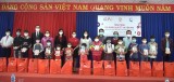 Sở Lao động - Thương binh và Xã hội trao quà tết cho trẻ em mồ côi, khó khăn bị ảnh hưởng bởi dịch Covid-19