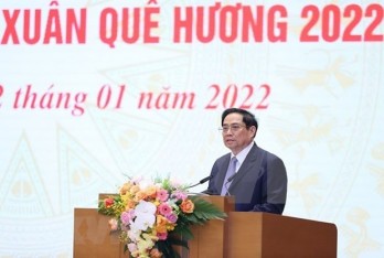 PM meets OVs joining “Xuan Que huong” programme