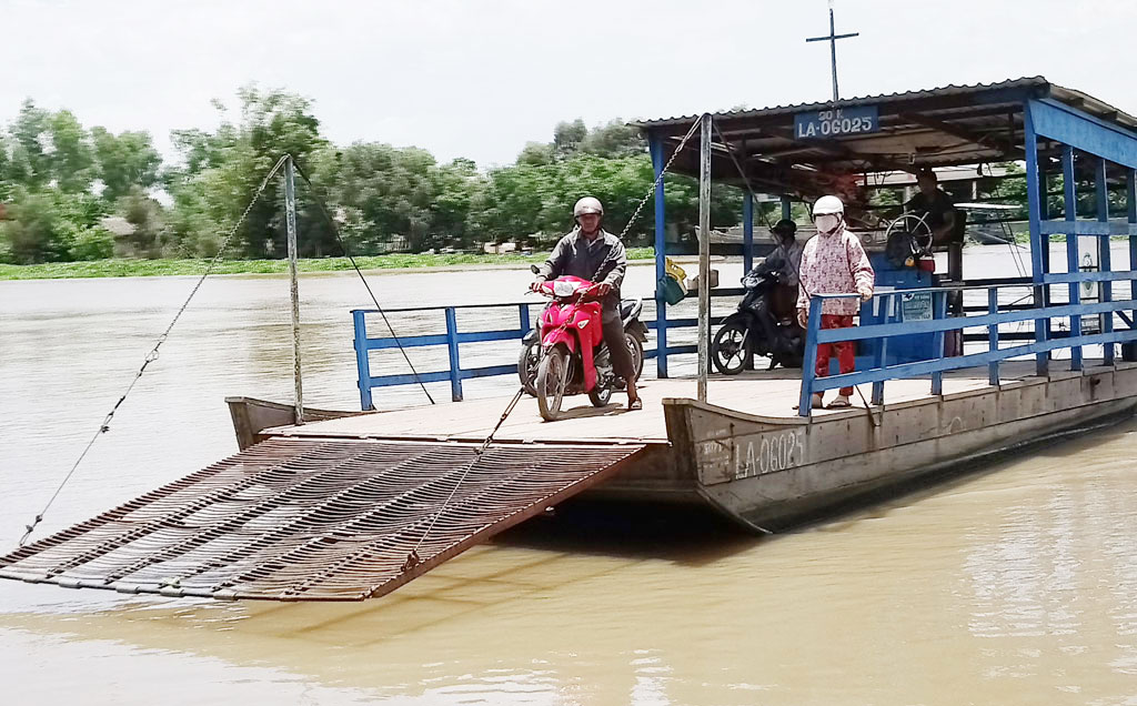 Thuyền viên, người lái phương tiện đang làm việc trên phương tiện vi phạm nồng độ cồn bị phạt đến 35 triệu đồng. (Ảnh minh họa)