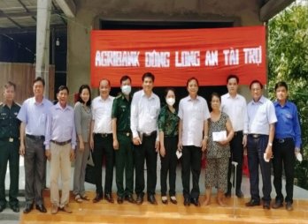 Agribank Chi nhánh Đông Long An tài trợ kinh phí xây nhà đại đoàn kết tại huyện Tân Hưng