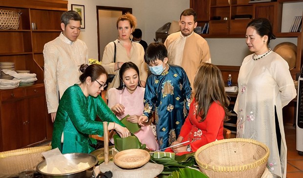 Foreigners join “Tet's celebration 2022” (Photo: VNA)