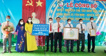 Tân Ninh đón nhận danh hiệu xã đạt chuẩn nông thôn mới nâng cao