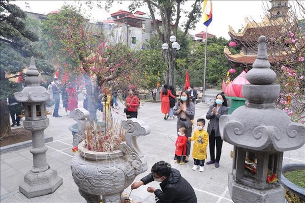 Visiting pagodas during the Lunar New Year festival has become an age-old cultural tradition, and an indispensable part in Vietnamese people’s spiritual life. (Photo: VNA)