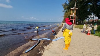 Thai beach declared disaster area after oil spill