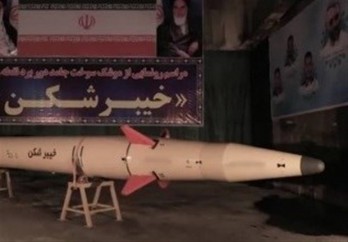 Iran ra mắt tên lửa đạn đạo mới có tầm bắn lên tới 1.450km