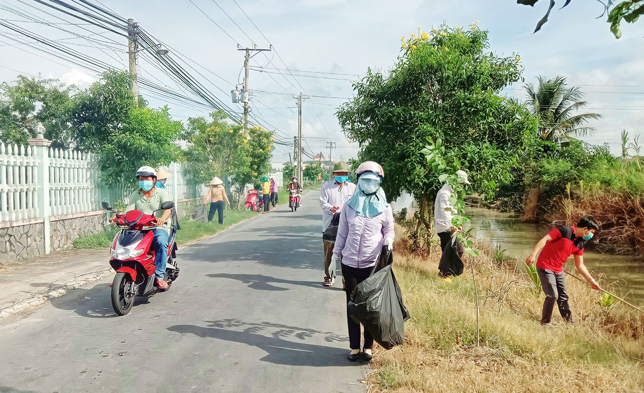 Các đợt ra quân chăm sóc, bảo quản cây xanh và vệ sinh các tuyến đường thu hút đông đảo cán bộ, hội viên, đoàn viên và người dân tham gia