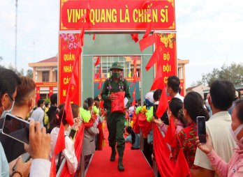 Huyện Thạnh Hóa: 90 thanh niên lên đường nhập ngũ