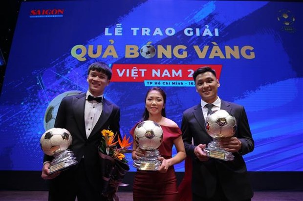 Winners of the 2021 Golden Ball awards. From left: Nguyen Hoang Duc, Cu Thi Huynh Nhu, Ho Van Y (Photo: VNA)