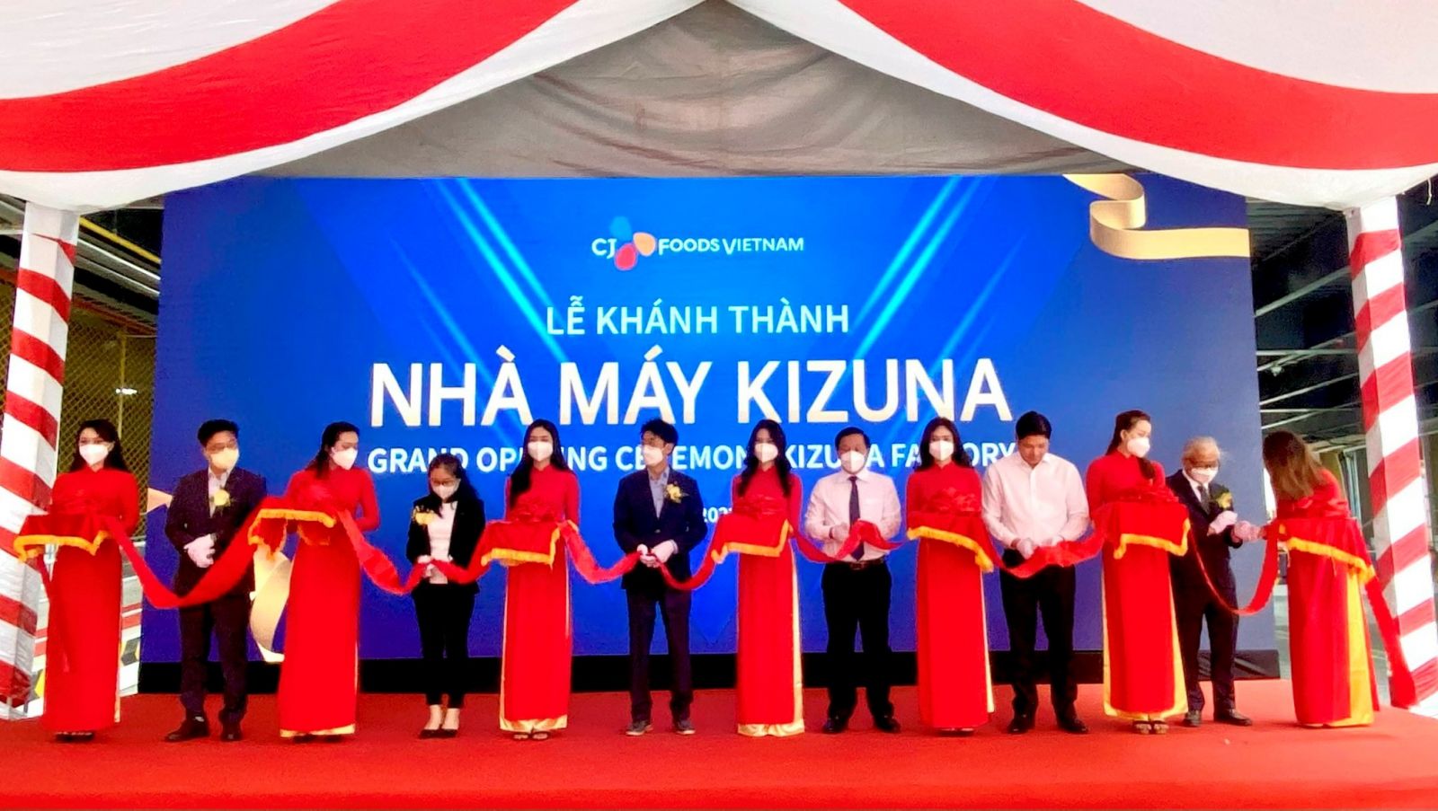 Delegates perform the inauguration ceremony of CJ Foods Vietnam factory - Kizuna 3