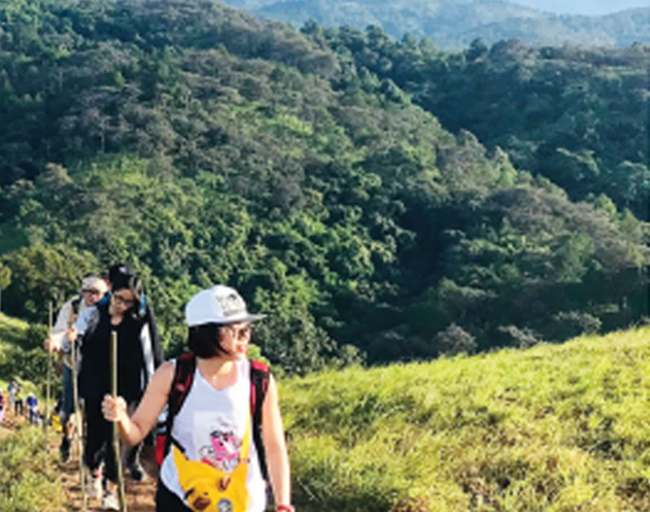 Trekking là loại hình du lịch dành cho những bạn trẻ, người có sức khỏe, đam mê khám phá vẻ đẹp hùng vĩ của thiên nhiên (Ảnh: NVCC)