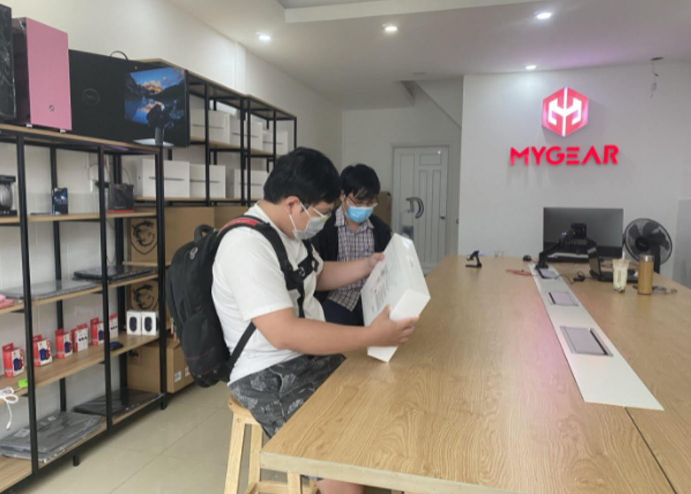 Khách hàng tin tưởng lựa chọn các thiết bị điện tử tại MYGEAR