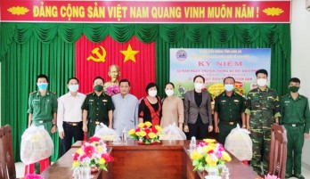 Thăm, tặng quà đoàn viên, thanh niên làm nhiệm vụ tại các chốt phòng, chống dịch Covid-19 trên biên giới