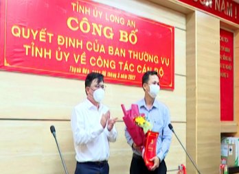 Tỉnh ủy Long An công bố quyết định về công tác cán bộ tại huyện Thạnh Hóa