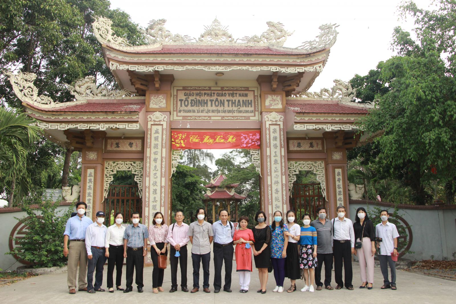 Ton Thanh Pagoda is the first destination of the tour group