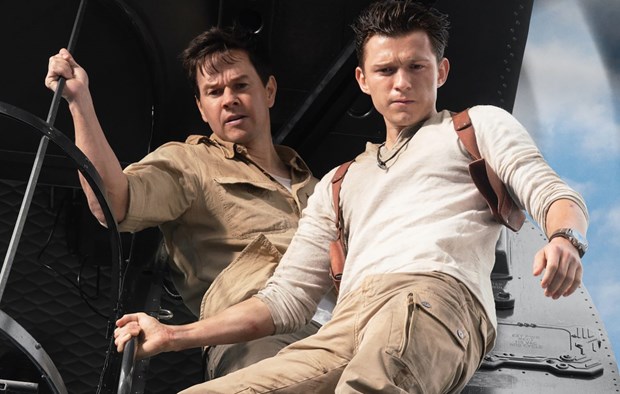 Hai diễn viên Mark Wahlberg và Tom Holland trong ''Thợ săn cổ vật.'' (Ảnh: Sony Pictures Entertainment)