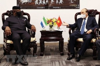 President of Sierra Leone begins official visit to Vietnam