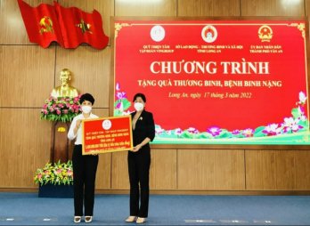 Quỹ Thiện Tâm - Tập đoàn Vingroup hỗ trợ 2,4 tỉ đồng cho thương binh, bệnh binh nặng tỉnh Long An