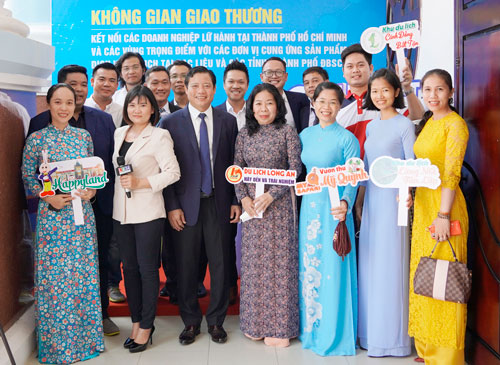 The Long An delegation participate in the program of alliance and cooperation in tourism development between Ho Chi Minh City and 13 provinces and cities in the Mekong River Delta