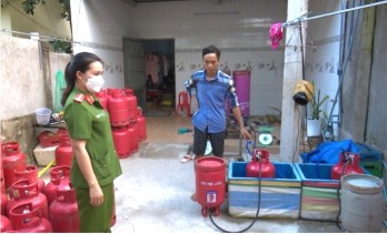 Bạc Liêu: Bắt quả tang cơ sở sang chiết trái phép hàng trăm bình gas ở Giá Rai