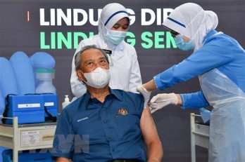 Malaysia administers COVID-19 booster shot to protect vulnerable people