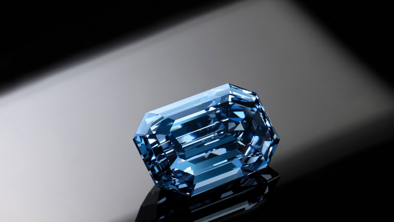 Viên kim cương 15,10 carat có tên "The De Beers Cullinan Blue". Ảnh SOTHEBY'S