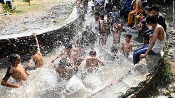 Nắng nóng ở Ấn Độ, Pakistan thử thách 'giới hạn khả năng sống sót của con người'