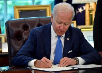 Tổng thống Mỹ Biden ký dự luật hỗ trợ tăng cường cung cấp vũ khí cho Ukraine