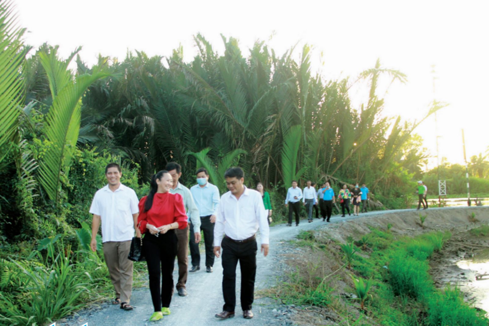 Tour Vàm Cỏ Tây cho du khách những khoảnh khắc thư giãn, bình yên trong hành trình tản bộ đến thăm Linh Sơn Cổ tự trong buổi chiều tà