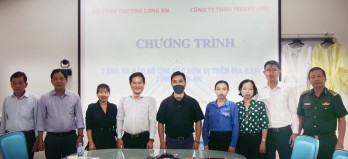 Trao tặng 10.000 áo bảo hộ cho các đơn vị trên địa bàn tỉnh Long An