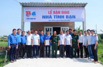 Tỉnh đoàn Long An bàn giao nhà tình bạn