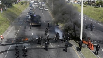 Ecuador ban bố tình trạng khẩn cấp trước làn sóng biểu tình