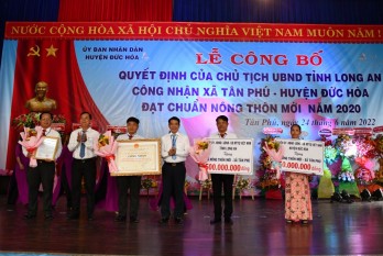 Đức Hòa công bố xã Tân Phú đạt chuẩn nông thôn mới