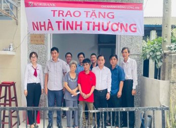 Agribank Chi nhánh Đông Long An trao tặng nhà tình thương  tại Cần Đước