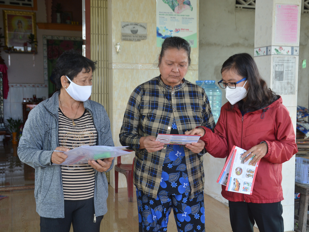 Cần Giuộc tuyên truyền, hướng dẫn người dân cách phòng, chống dịch sốt xuất huyết