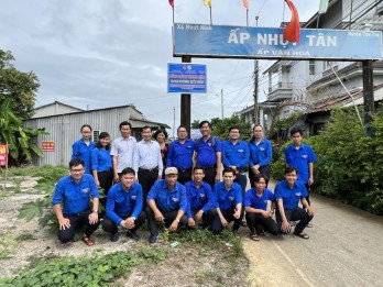 Tân Trụ: Bàn giao công trình thanh niên 'đoạn đường kiểu mẫu'