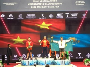 Vietnamese weightlifter breaks three youth world records