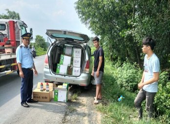 Quản lý thị trường Long An ngăn chặn số lượng lớn thuốc diệt cỏ nghi nhập lậu, đưa đi tiêu thụ