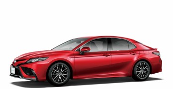 Toyota Camry có thêm màu đỏ mới