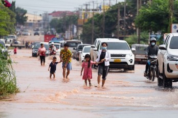 Flood wreaks havoc on central, southern Laos