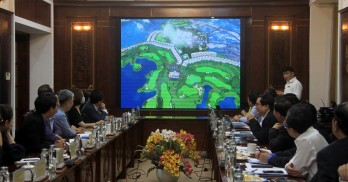 Chairman of the Provincial People's Committee – Nguyen Van Ut works with the STS Development to survey for investment in Long An